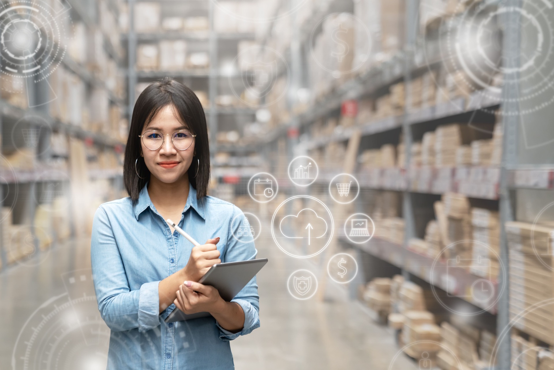 Professional monitoring digital supply chain operations, illustrating APAC supply chain risk management and technology-driven risk visibility.